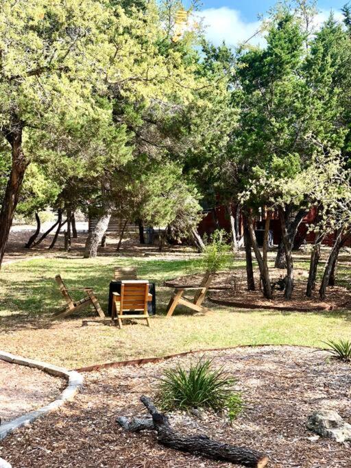 The Bobcat Cabin - The Cabins At Rim Rock Austin Extérieur photo